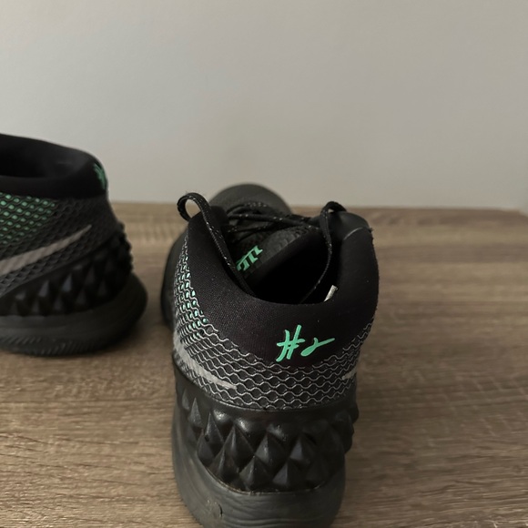 Nike Kyrie 1 Drive Way 705277-001 Basketball Sneakers Size 11.5 - Picture 3 of 4